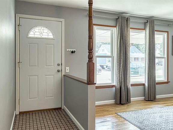 3rd image of 215 Birchlawn Dr
