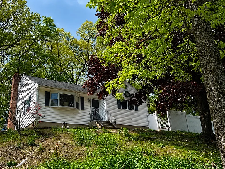 83 Plaskon Dr — Photo 1