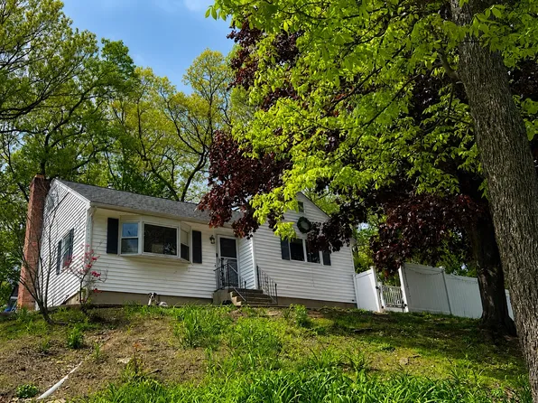 83 Plaskon Dr, Shelton, CT 06484