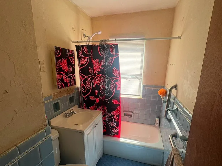 711 W Dewey St — Photo 10