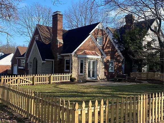 5th image of 334 Thruston Blvd E