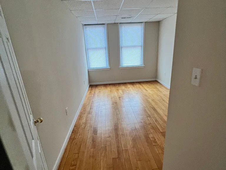 815 W Broad St #A — Photo 5