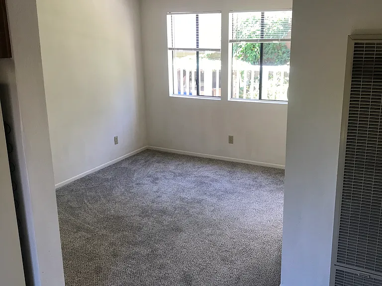 209 W Cota St — Photo 20