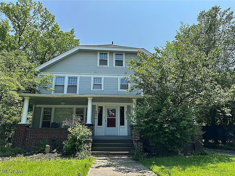 5 bed, 2772 sqft, $2,400 — Photo 2