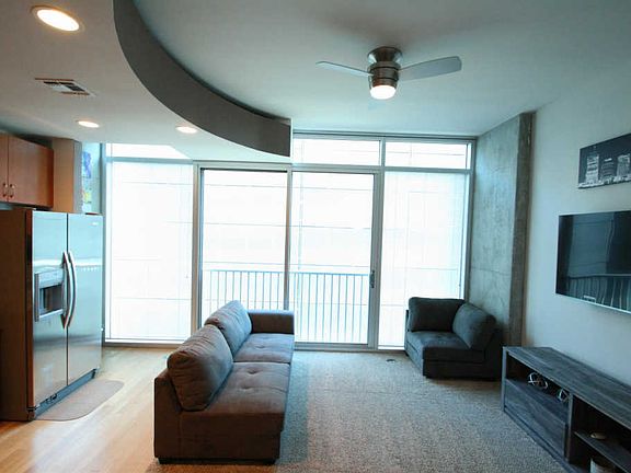 2nd image of 301 Demonbreun St Unit 603
