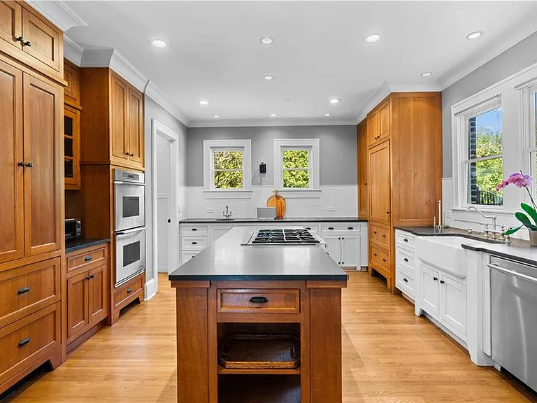 979 Springdale Rd NE — Photo 21