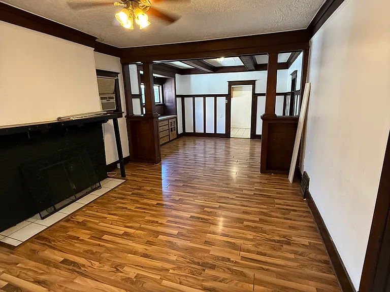 307 E Arcadia Ave — Photo 2