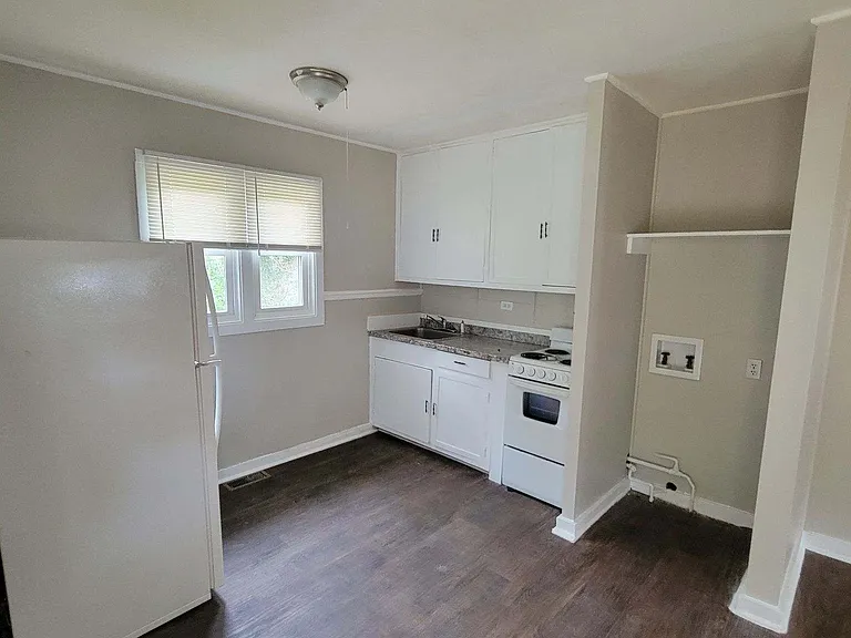 114 S Hollywood Cir #114 — Photo 2
