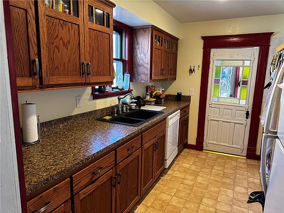 5th image of 133 S Mulberry St