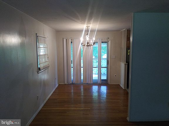 4th image of 9549 Noble Dr