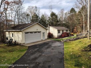 7 Hollow Crest Rd, Tunkhannock, PA 18657