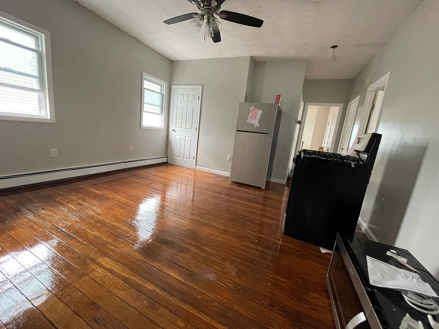 3 bed, 900 sqft, $2,000 — Photo 3