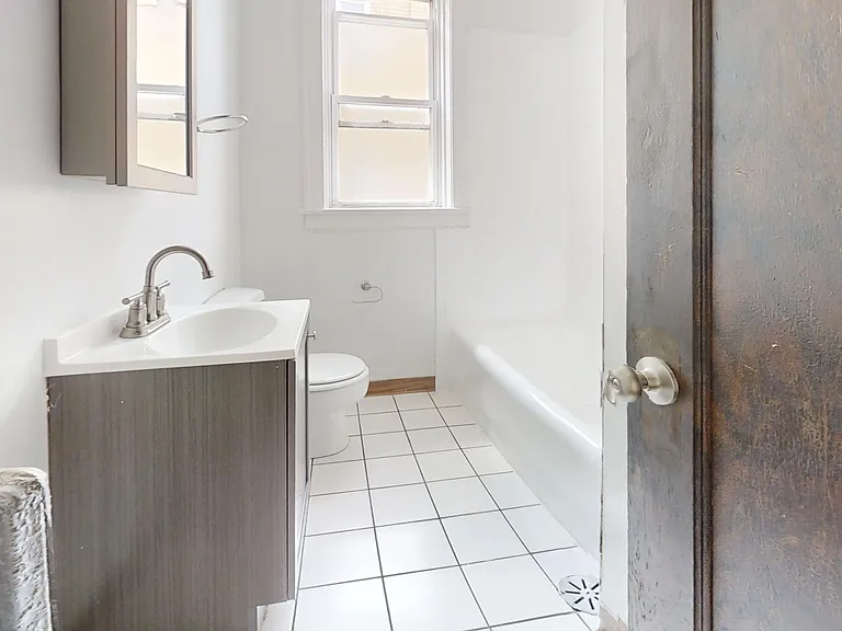 4205-11 W. Fullerton — Photo 21
