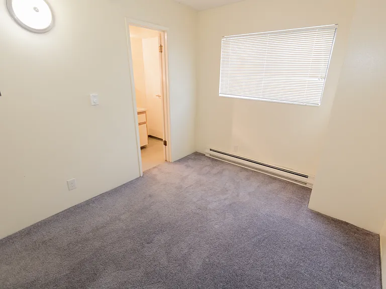 4130 11th Ave NE #1008 — Photo 10