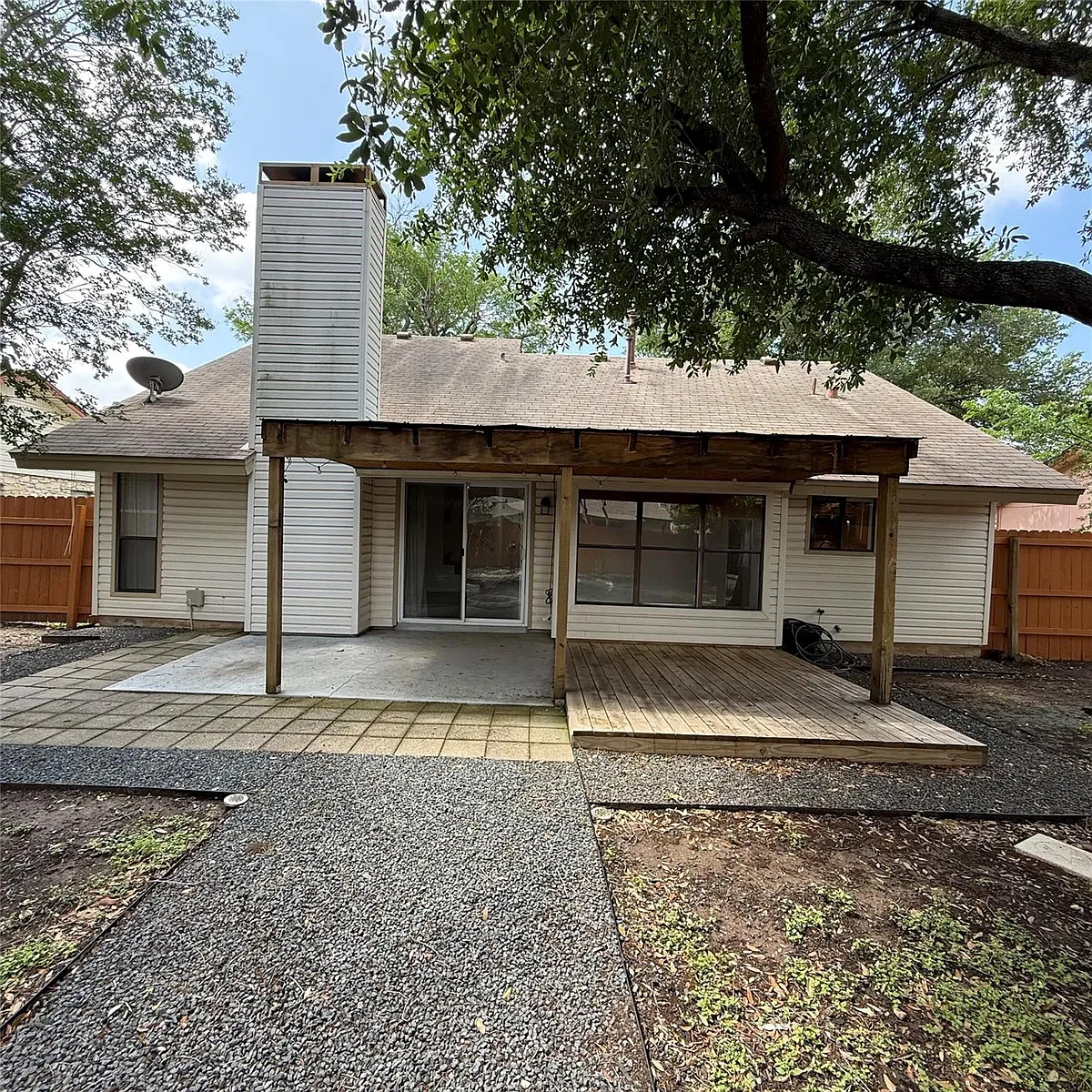 Building Photo - 1500 Wroxton Way