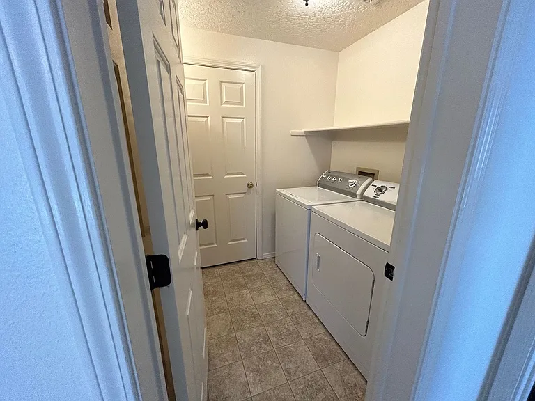 721 E Hawk St — Photo 27