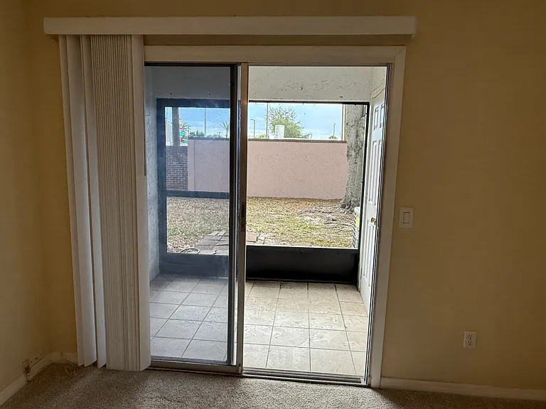3802 N Oak Dr #W11 — Photo 8