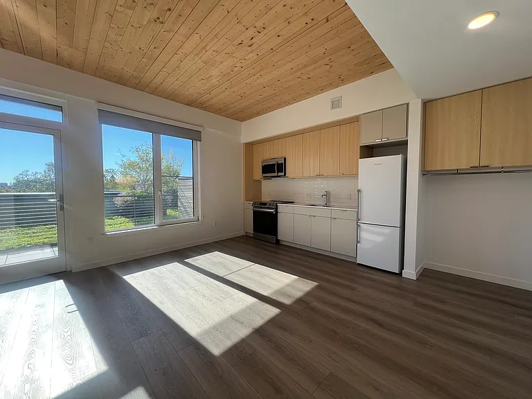 154 Broadway #408 — Photo 3