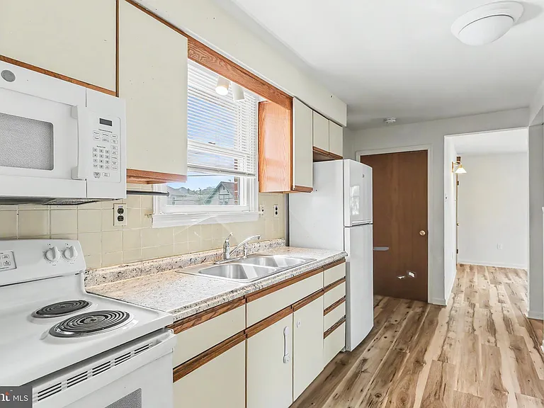 801 Bridge St #2 — Photo 7