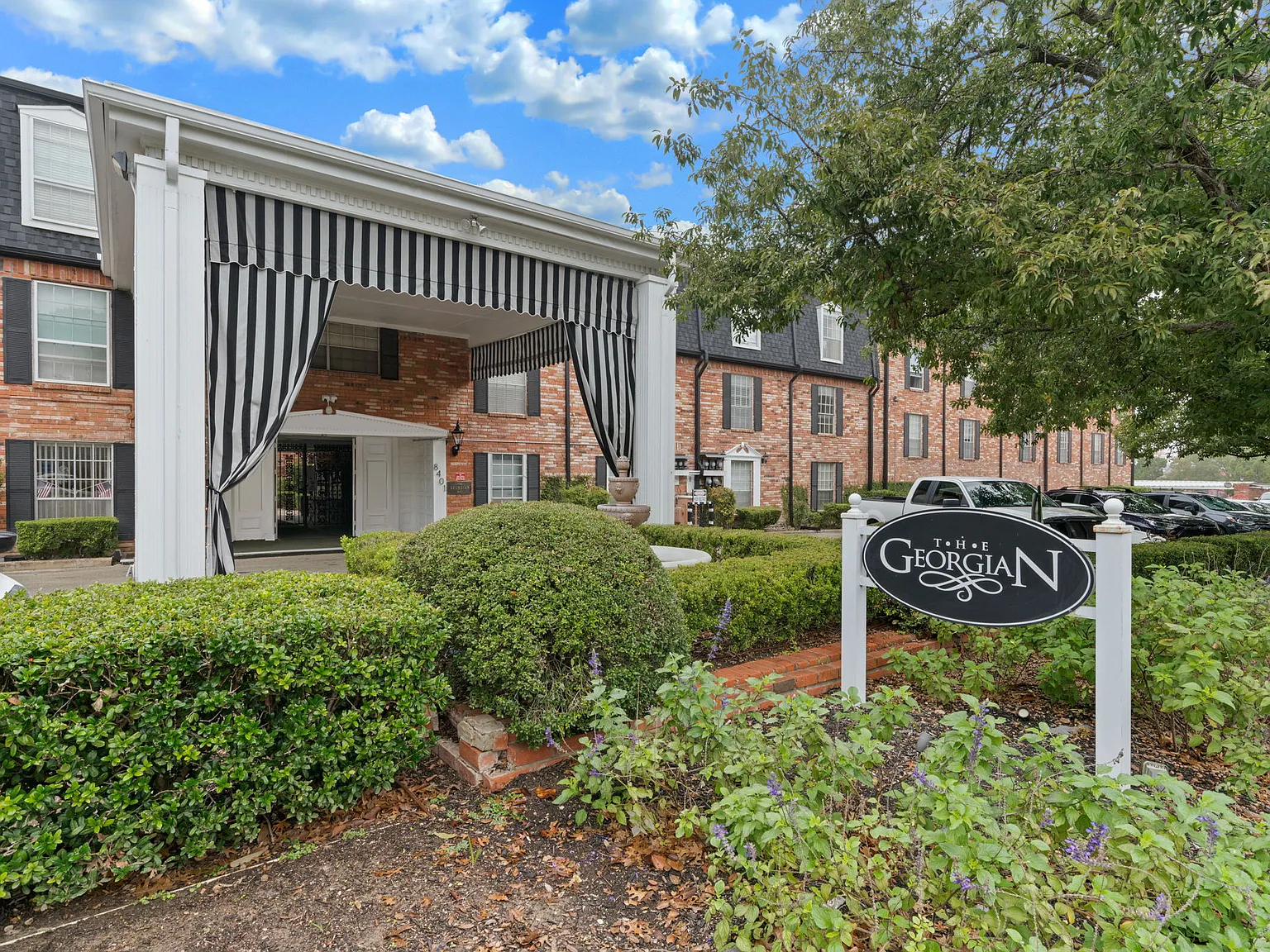 8401 N New Braunfels Ave — Photo 1