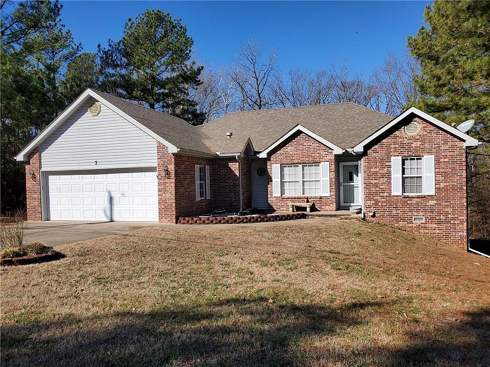 1st image of 7 Stirling Ln