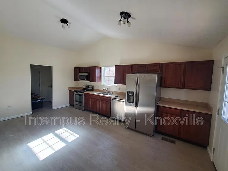 306 Joshua Landing Ct — Photo 4