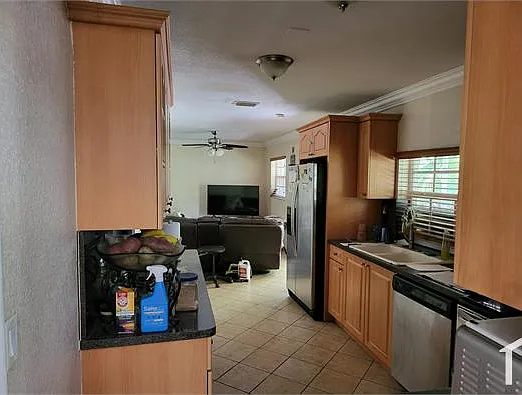4 bed, 1972 sqft, $3,850 — Photo 3