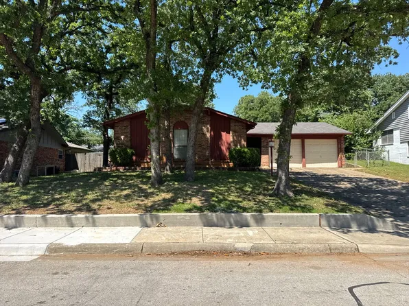 1600 Barron Ln, Fort Worth, TX 76112