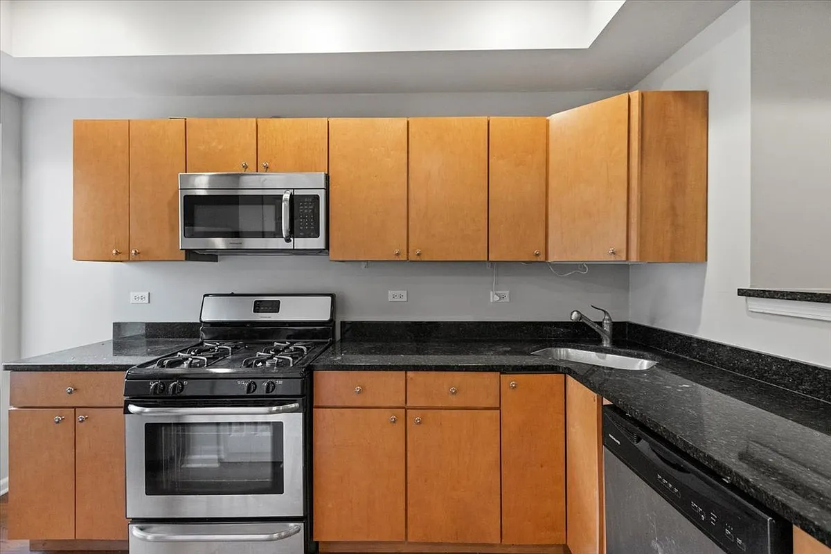 Building Photo - 7717 N Marshfield Ave #1