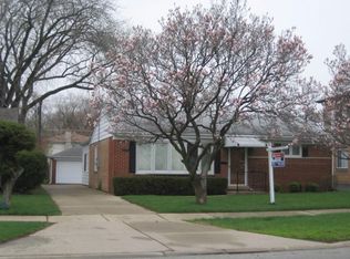 8258 N Harlem Ave, Niles, IL 60714