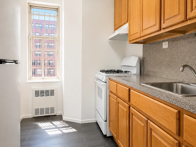 525 Ocean Pkwy #303 — Photo 3