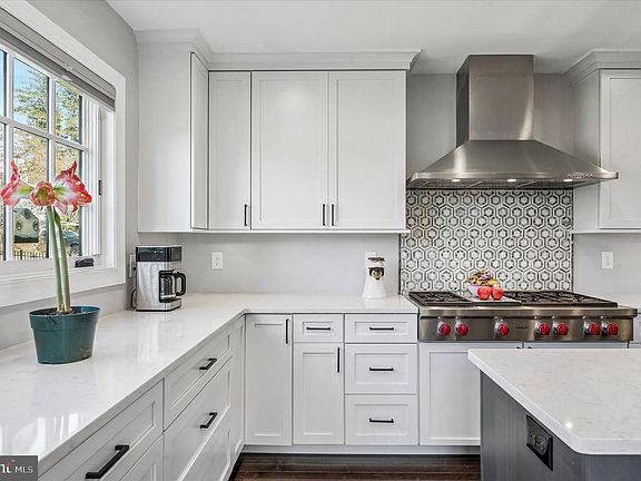 5th image of 490 Bancroft Rd