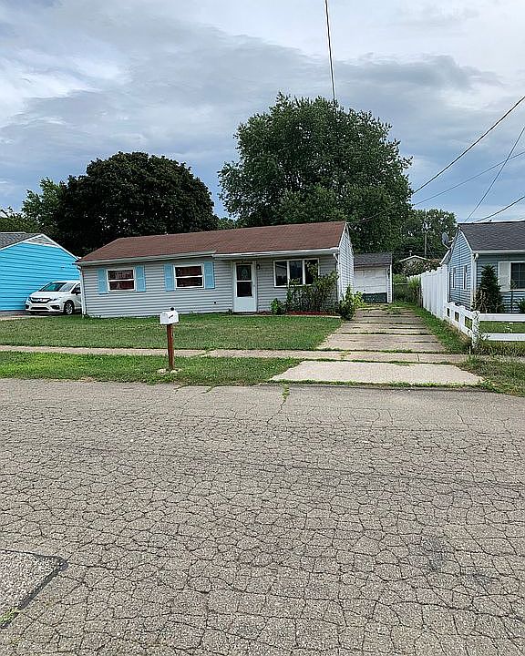 1st image of 1833 W 22nd St