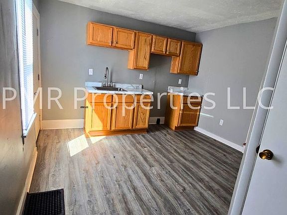 2nd image of 806 S 7th St
