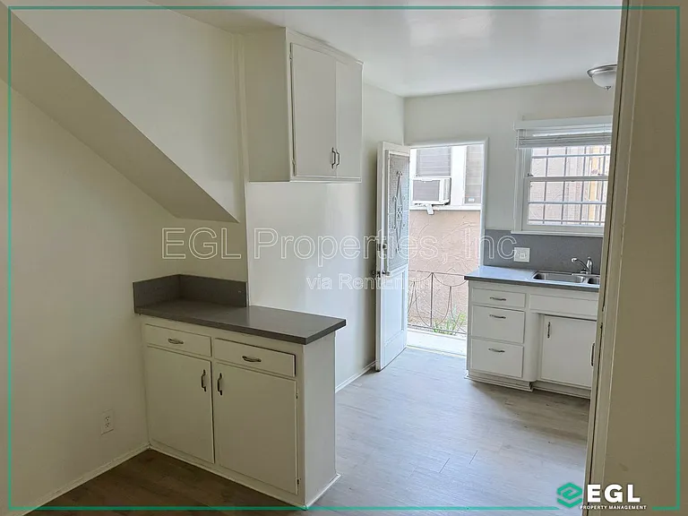 1235 Havenhurst Dr #2 — Photo 6