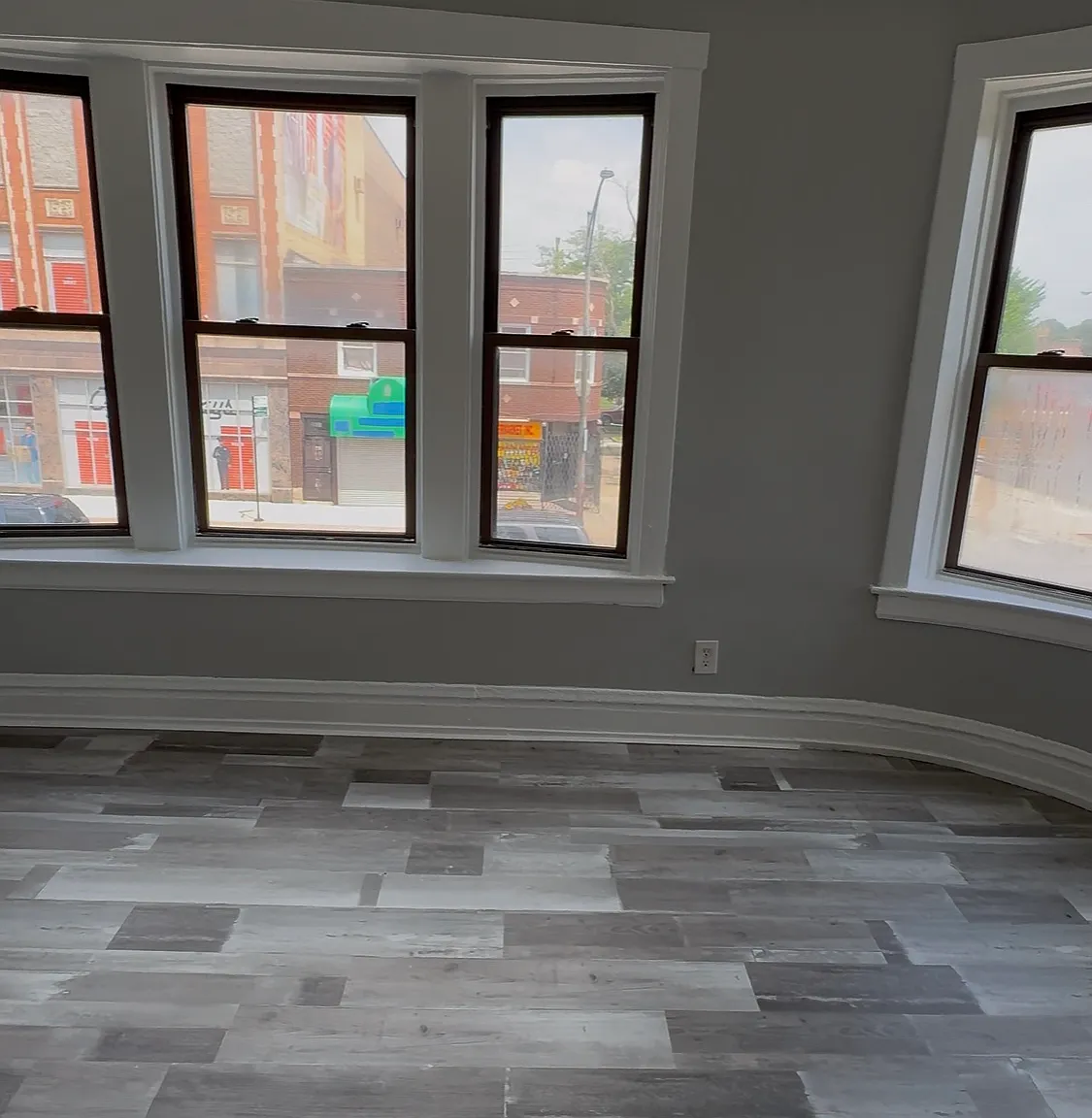 3 bed, 1200 sqft, $1,300 — Photo 2