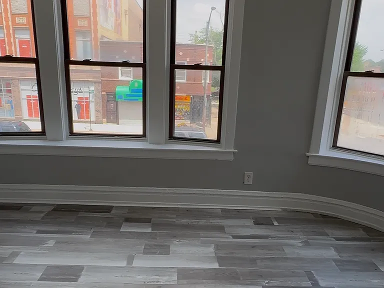2535 W 63rd St #2 — Photo 2