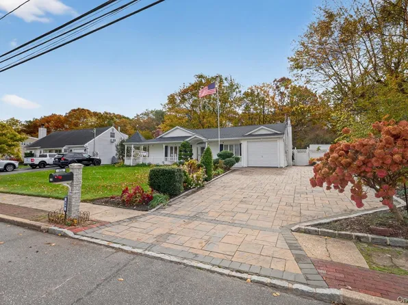 356 8th Street, Bohemia, NY 11716