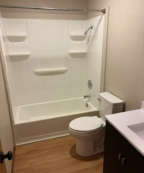 529B E Redwood St #B — Photo 8