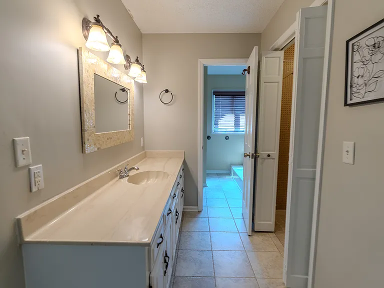 256 Greenbay Rd — Photo 6
