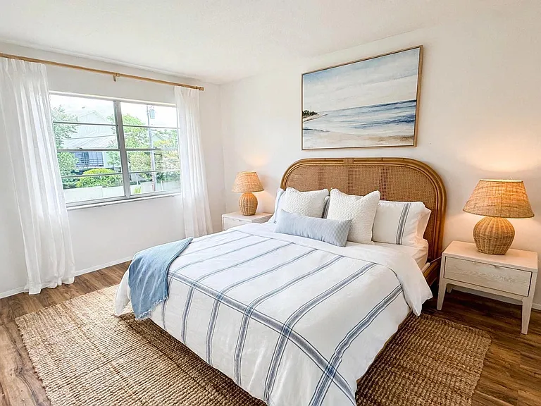 871 NW Sunset Dr #4 — Photo 6
