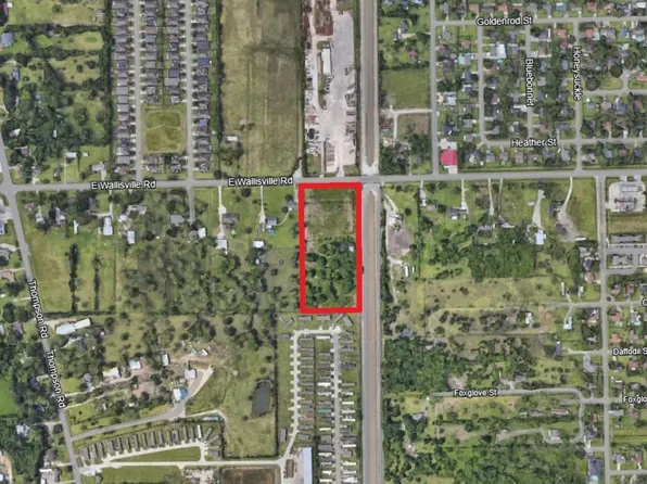2020 E Wallisville Rd, Highlands, TX 77562