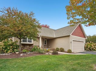 1050 Wyncrest Ct, Woodbury, MN 55129