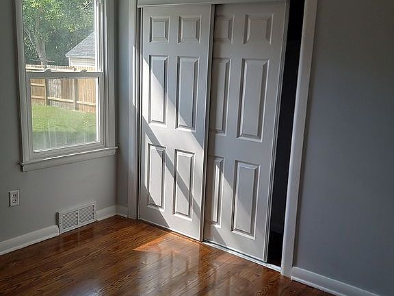 3rd image of 1645 N Logan St