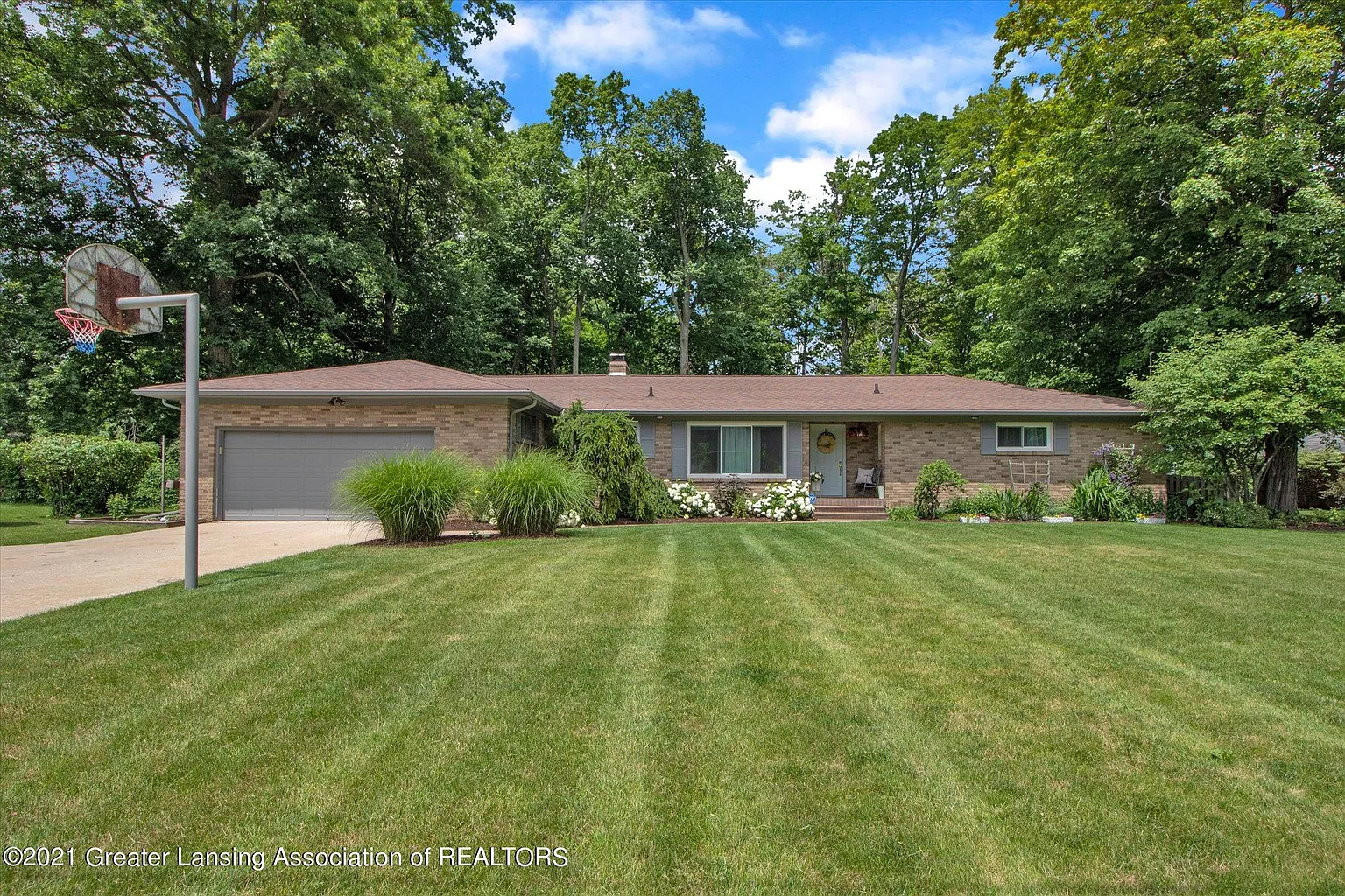 7541 Philwood Dr photo 1