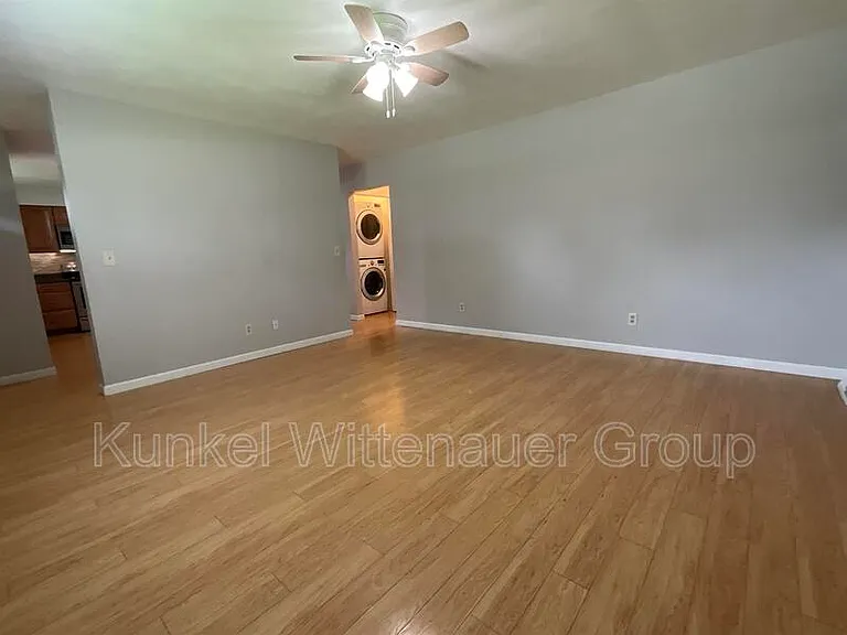 304 S Hilgard St — Photo 4