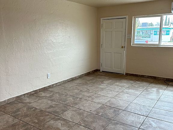 5th image of 1709 E Idaho Ave