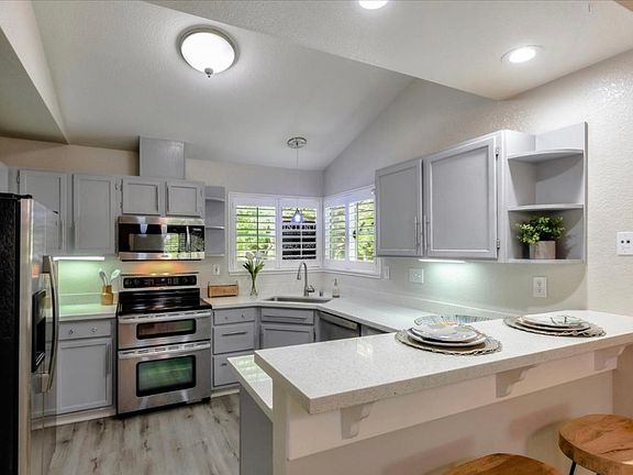 5th image of 1791 Parkview Green Cir