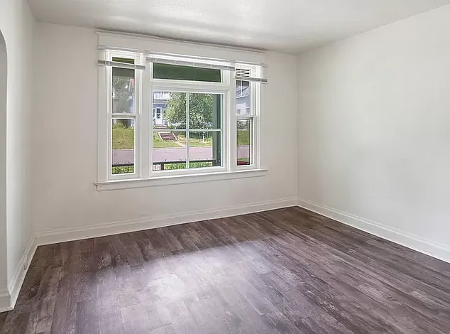 2 bed, 950 sqft, $1,550 — Photo 2