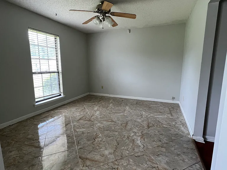 1704 Ashton Dr — Photo 8